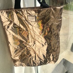 🐆Gold reflecting puff bag🐆